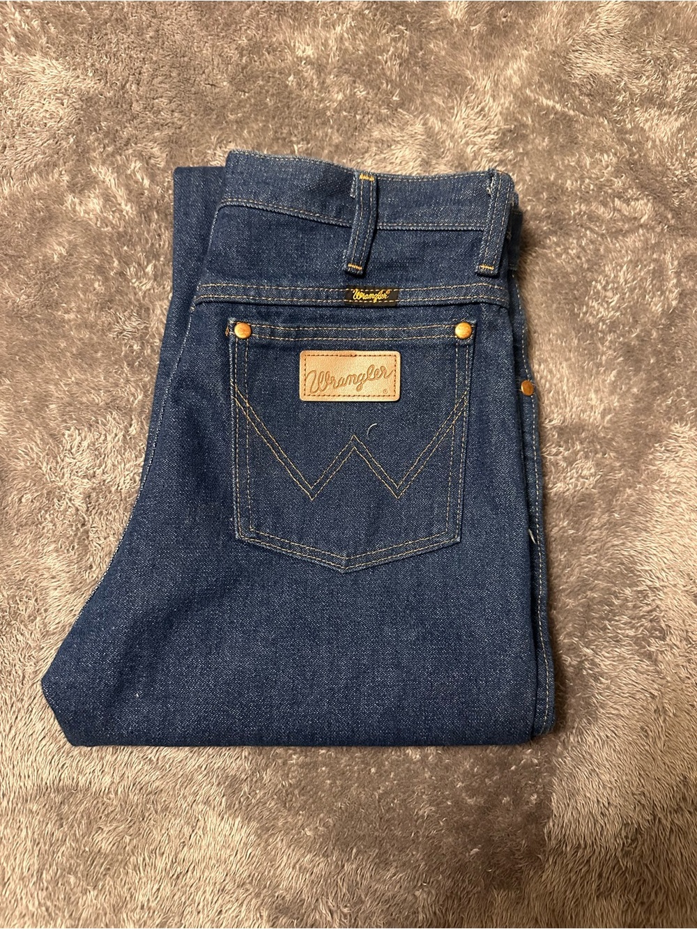 Wrangler Men's Straight Jeans in Indigo Blue with Tan Patch